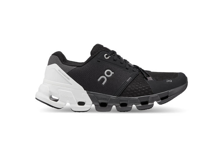 On Cloudflyer 4 loopschoenen Black/White dames