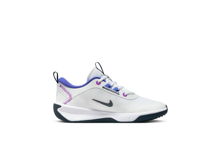 Nike Omni Multi-Court indoorschoenen Wit/Light Ultramarine/Fuchsia Dream/Dark Obsidian KIDS