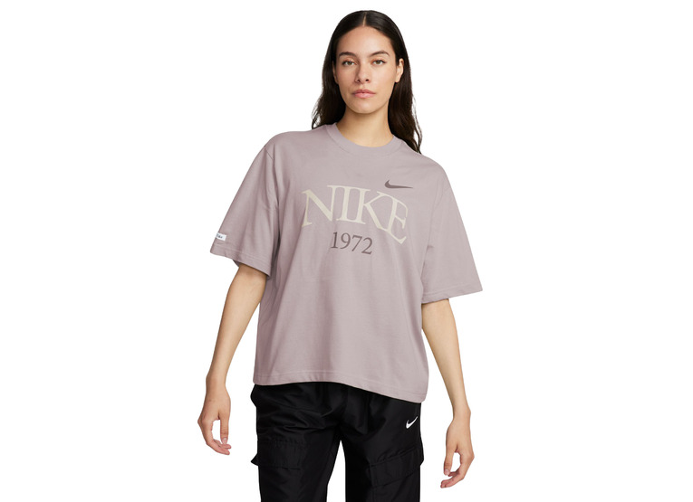 Nike Sportswear classic T-shirt platinum violet dames