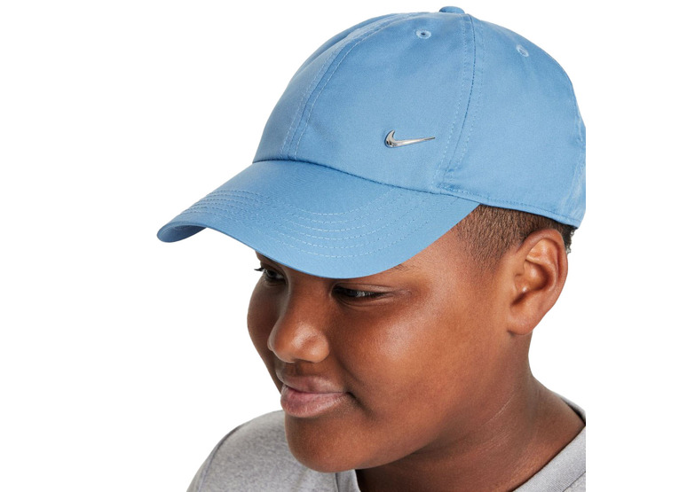 Nike Dri-FIT club metal swoosh pet lichtblauw KIDS