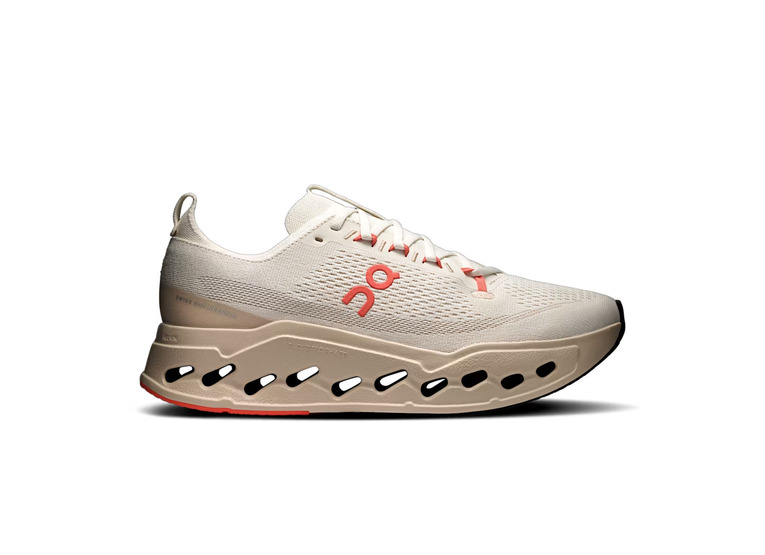 On Cloudsurfer Max loopschoen ivory/salmon