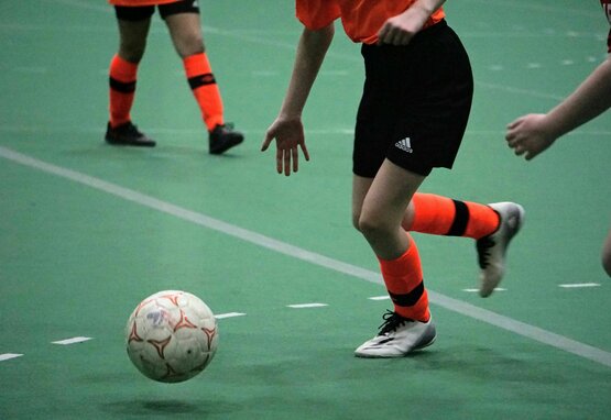 Link naar, Ontdek onze nieuwste Nike zaalvoetbalschoenen en Adidas zaalvoetbalschoenen 