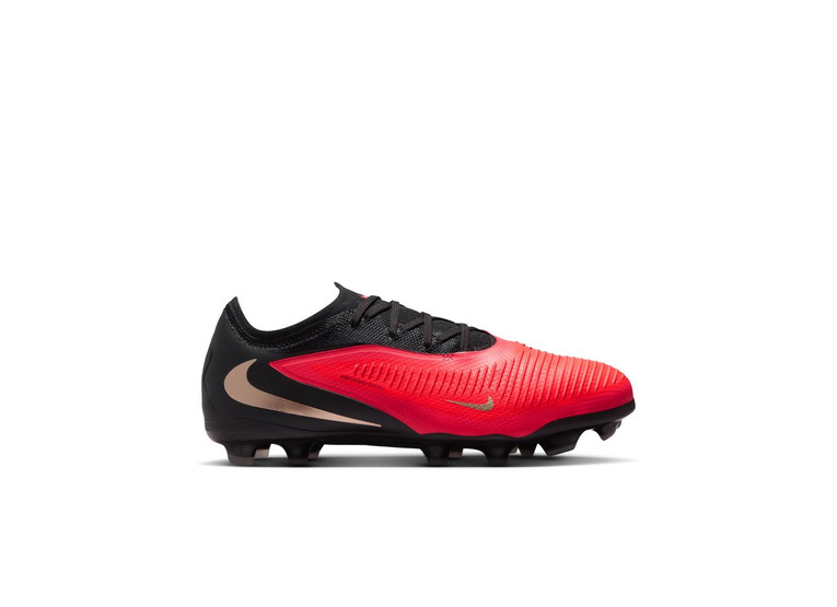 Nike Jr. Phantom 6 low Pro FG voetbalschoen bright crimson/zwart KIDS Nike Jr. Phantom 6 low Pro FG voetbalschoen bright crimson/zwart KIDS